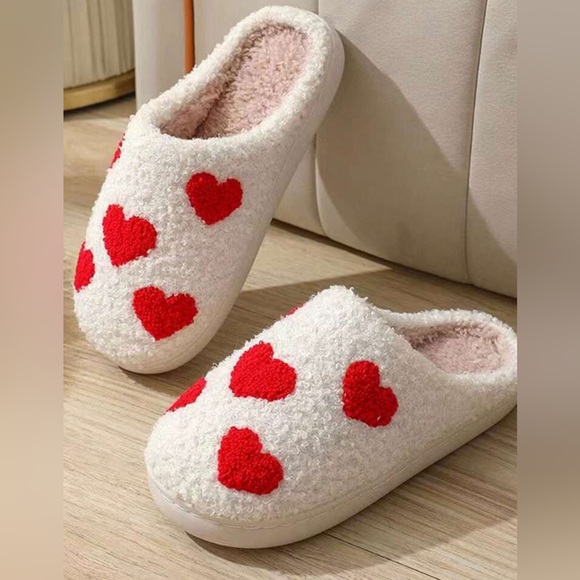 Sunday Soft Heart Indoor Valentines Day House Slippers - Picture 4 of 7